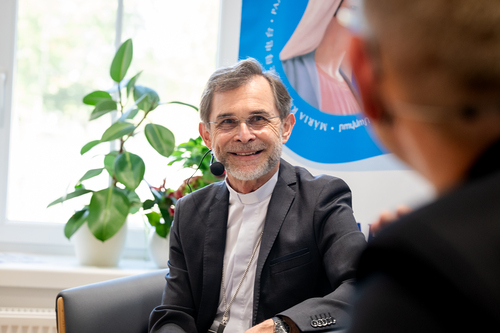 EB Grünwidl bei einer Livesendung Radio Maria / Erzdiözese Wien/ Schönlaub, Stephan Schönlaub EB Grünwidl bei einer Livesendung Radio Maria
