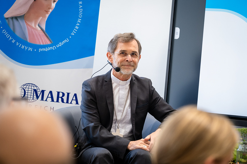 EB Grünwidl bei einer Livesendung Radio Maria / Erzdiözese Wien/ Schönlaub, Stephan Schönlaub EB Grünwidl bei einer Livesendung Radio Maria