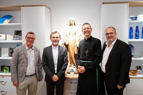 EB Grünwidl bei einer Livesendung Radio Maria / Erzdiözese Wien/ Schönlaub, Stephan Schönlaub EB Grünwidl bei einer Livesendung Radio Maria