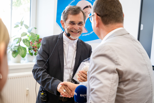 EB Grünwidl bei einer Livesendung Radio Maria / Erzdiözese Wien/ Schönlaub, Stephan Schönlaub EB Grünwidl bei einer Livesendung Radio Maria